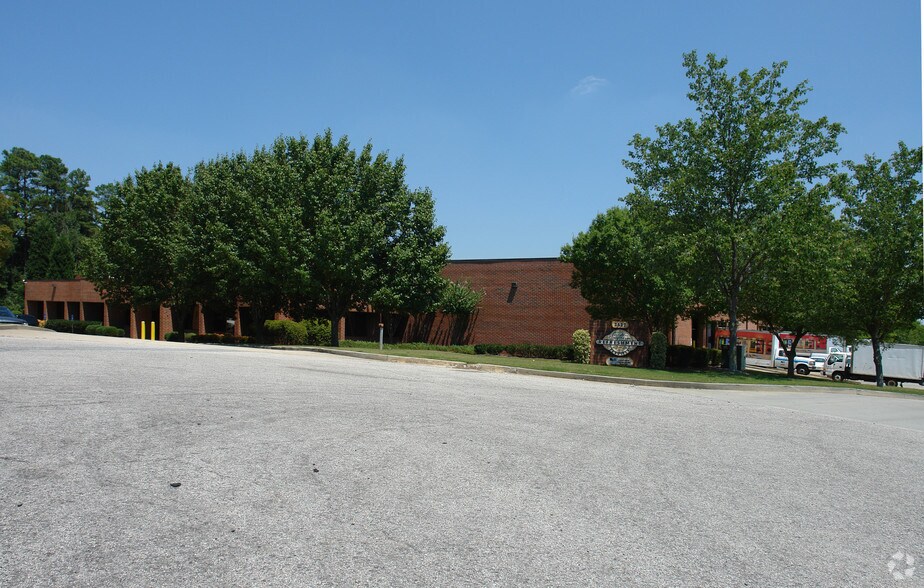 More Photos Of 2527 Commerce Pl, Tucker Warehouse For Lease