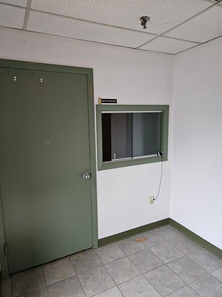 More Photos Of 101 Industrial Park Rd, Vernon Manufacturing For Lease