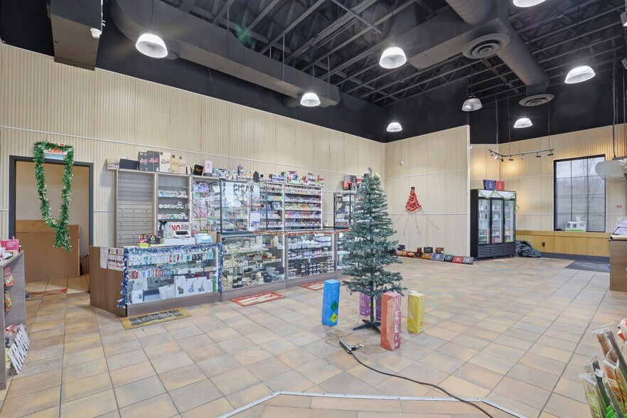 More Photos Of 613 Queen St, Southington Storefront For Sale