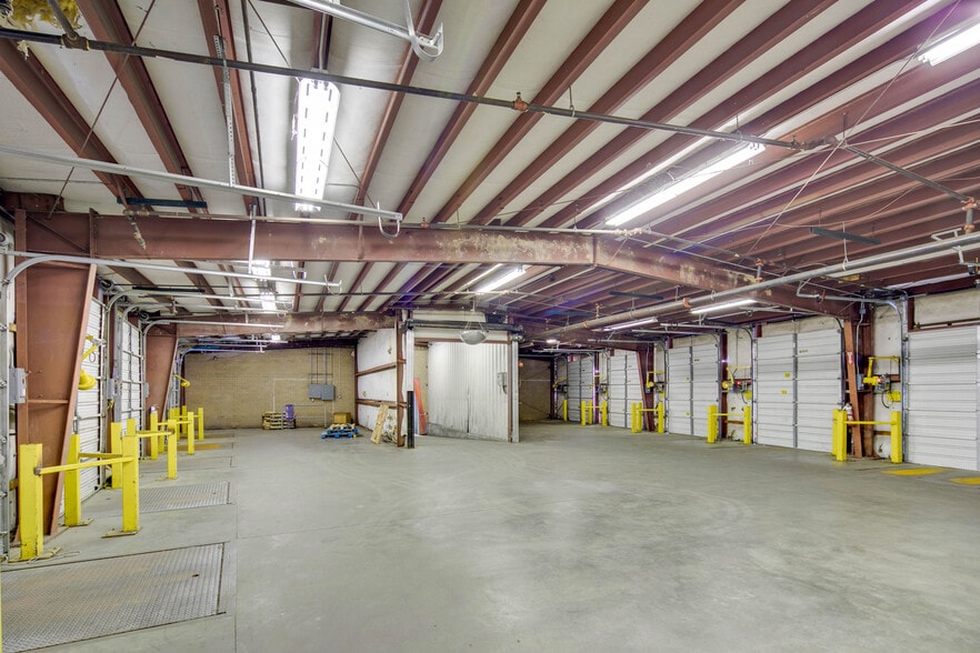 More Photos Of 3036 Gillespie St, Fayetteville Manufacturing For Lease