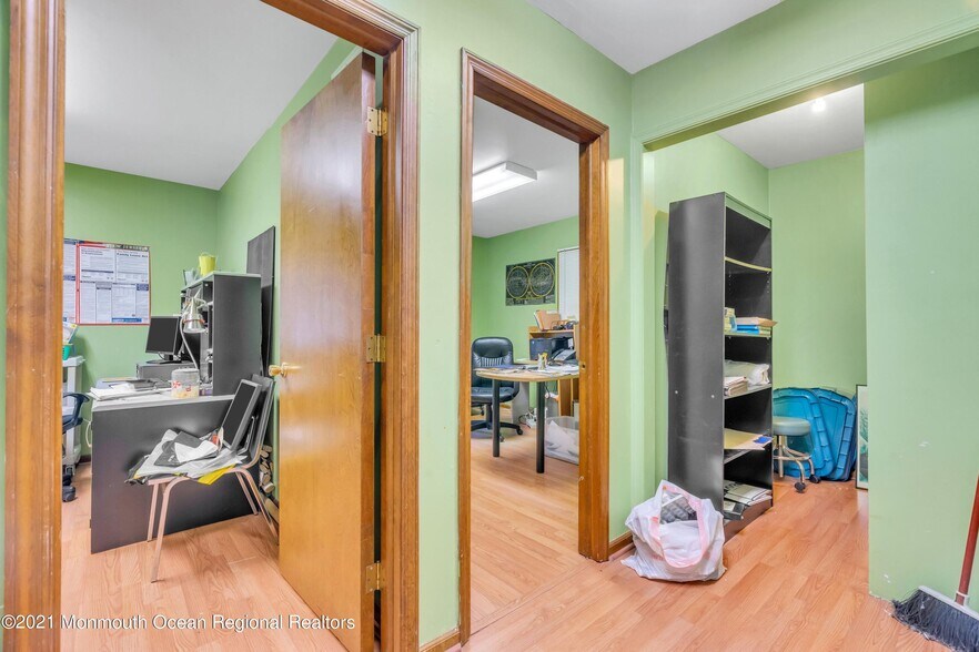 More Photos Of 2101 Lake Rd, Manchester Medical For Sale