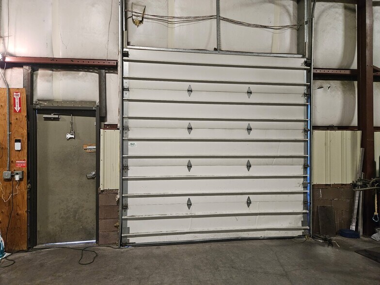 More Photos Of 273 SE 9th St, Bend Distribution For Lease