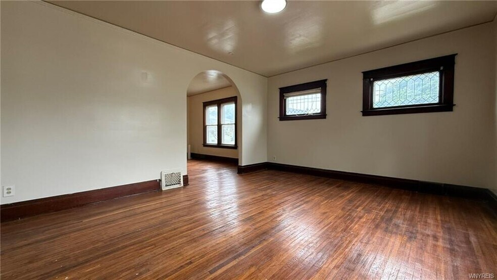 More Photos Of 1890 Linwood Ave, Niagara Falls Apartments For Sale