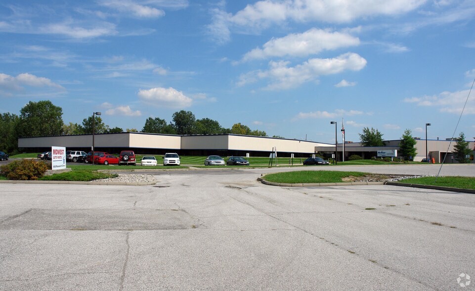 More Photos Of 5130 Executive Blvd, Fort Wayne Light Distribution For Lease