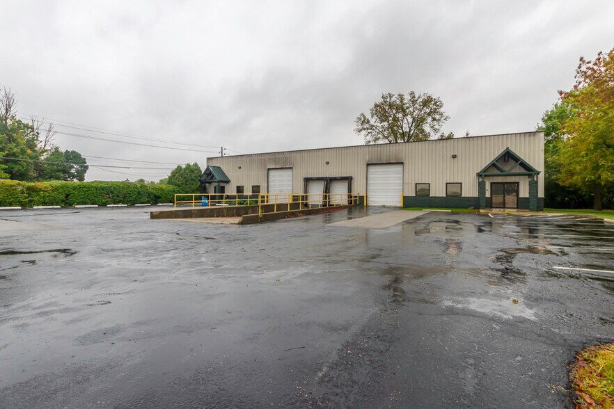 More Photos Of 2840 Mitthoeffer Pl, Indianapolis Warehouse For Sale
