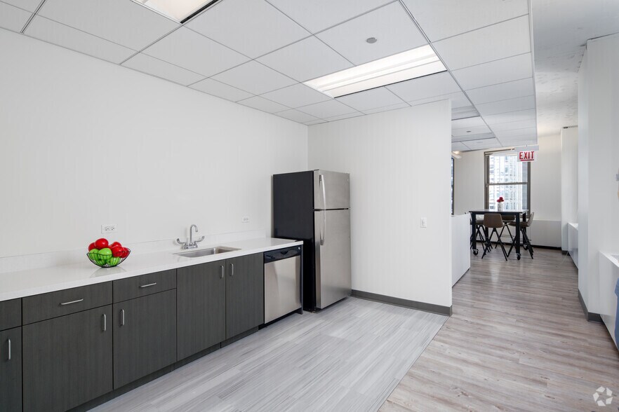 More Photos Of 400 N Michigan Ave, Chicago Unknown For Lease