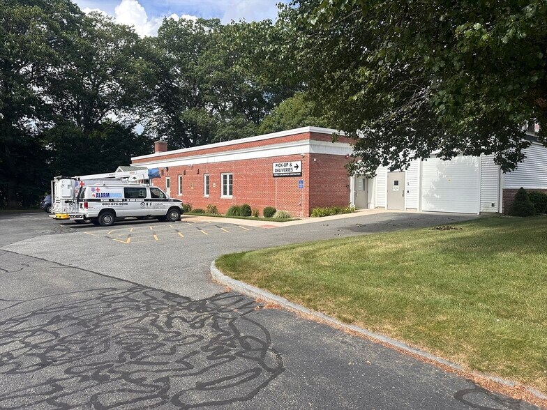 More Photos Of 637 Front St, Chicopee Freestanding For Sale