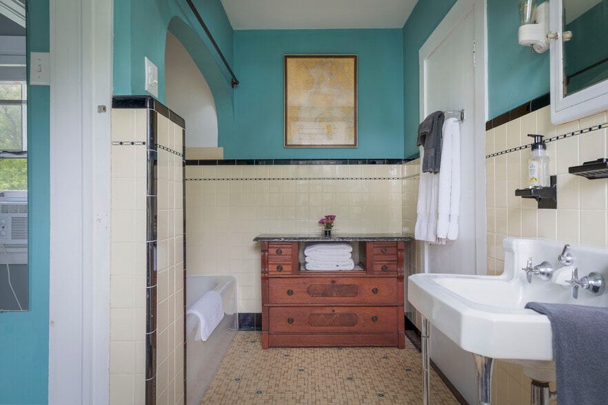 More Photos Of 4170 Rte 9W, Saugerties Hospitality For Sale