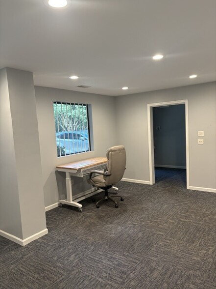 More Photos Of 16 Finch St, Hilton Head Warehouse For Lease