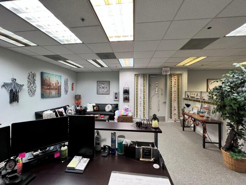 More Photos Of 415 Knollcrest Dr, Redding Office For Sale