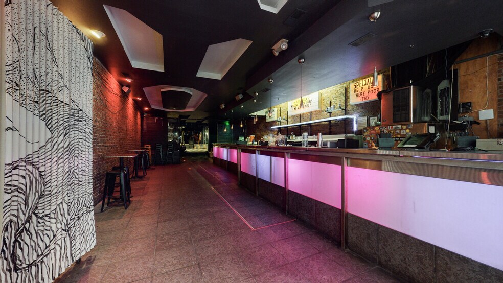 More Photos Of 116 E Main St, Louisville Bar For Sale