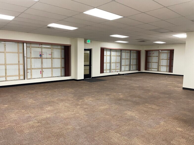 More Photos Of 4901 Huntington Dr N, Los Angeles Storefront For Lease