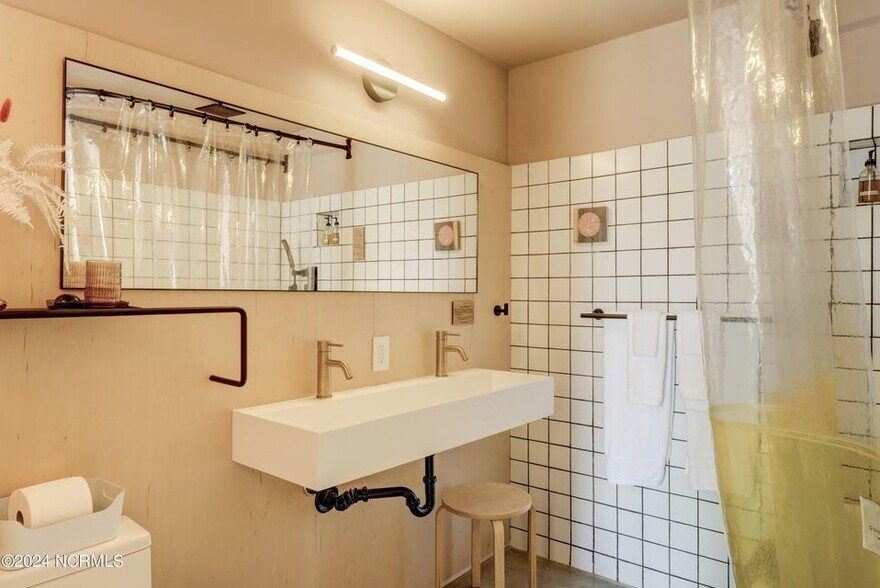 More Photos Of 118 S 4th St, Wilmington Hospitality For Sale
