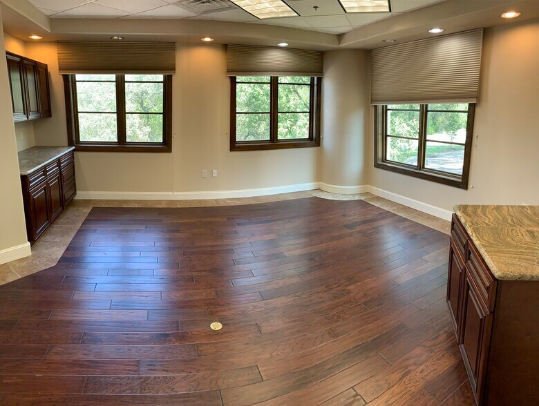 More Photos Of 401 Ranch Road 620 S, Lakeway Medical For Sale