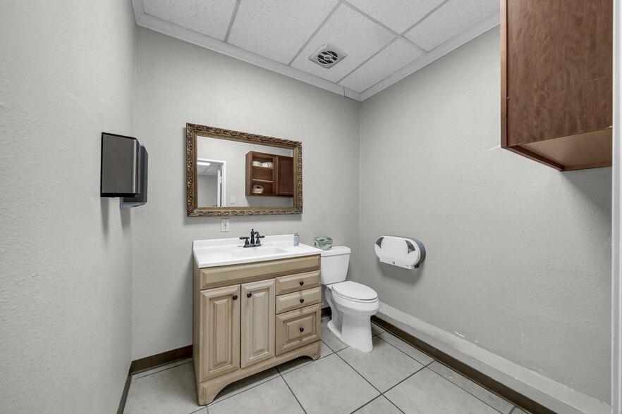 More Photos Of 9991 Marsh Ln, Dallas Medical For Sale