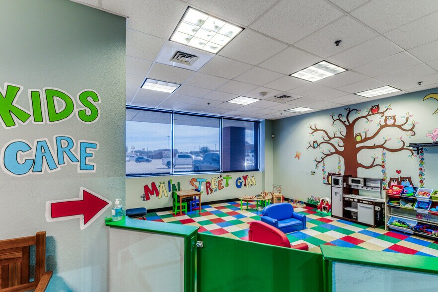 More Photos Of 1000 E Main St, Midlothian Supermarket For Lease