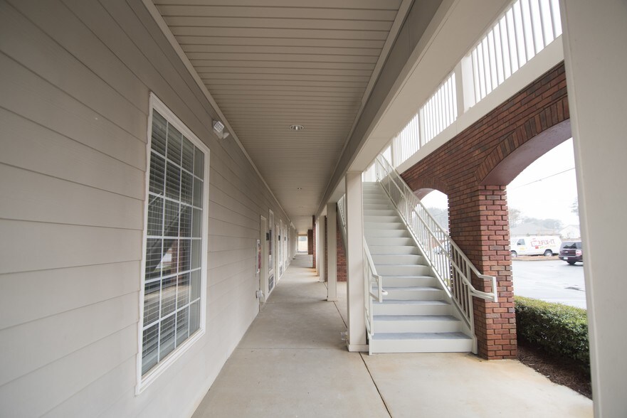 More Photos Of 6478 Putnam Ford Dr, Woodstock Office For Lease