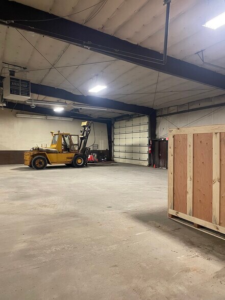 More Photos Of 117 E Commerce Way, Libby Light Distribution For Sale