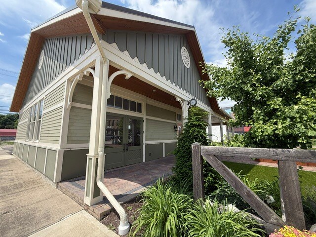 More Photos Of 2 W Main St, Cambridge City Storefront For Lease