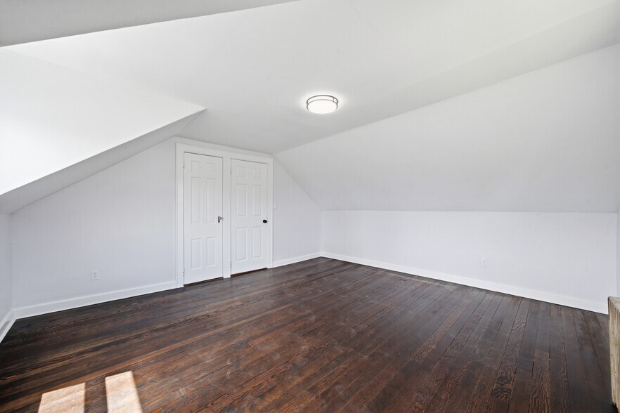 More Photos Of 749 E Main St, Kings Park Office For Sale