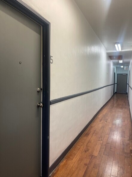 More Photos Of 7467-7475 Melrose Ave, Los Angeles Restaurant For Lease