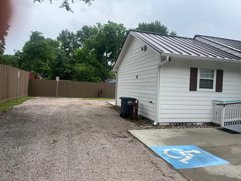More Photos Of 715 Kane St, Tomball Office Residential For Lease