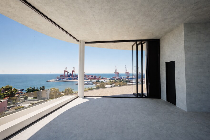 More Photos Of 80 Powell st, Vancouver Parking Lot For Sale