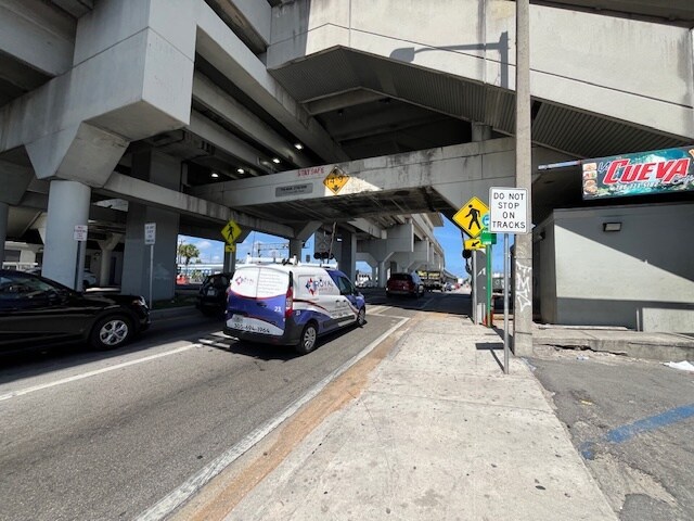 More Photos Of 1110 E 25th St, Hialeah Warehouse For Lease