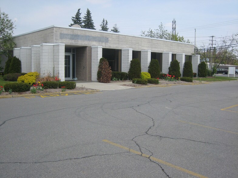 More Photos Of 1972 Central Ave, Colonie Bank For Sale