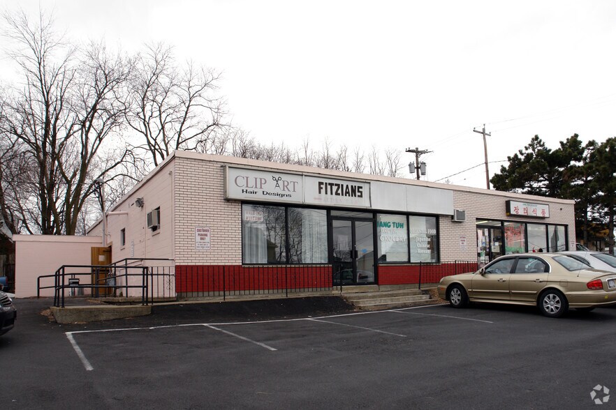 Primary Photo Of 462 Troy Schenectady Rd, Latham Freestanding For Lease