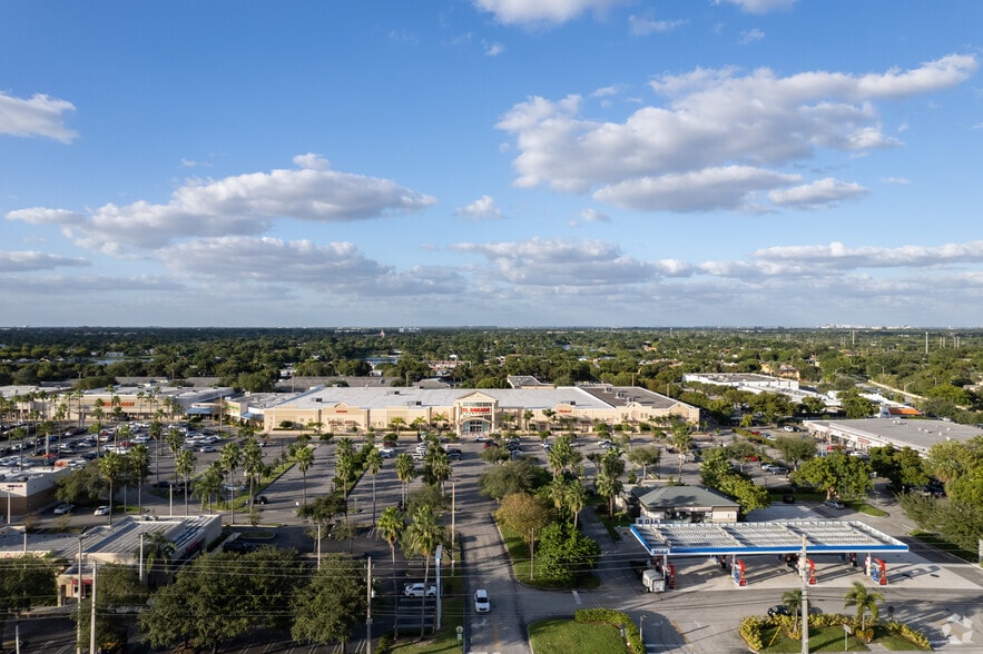 More Photos Of 14091 N Kendall Dr, Miami Storefront For Lease