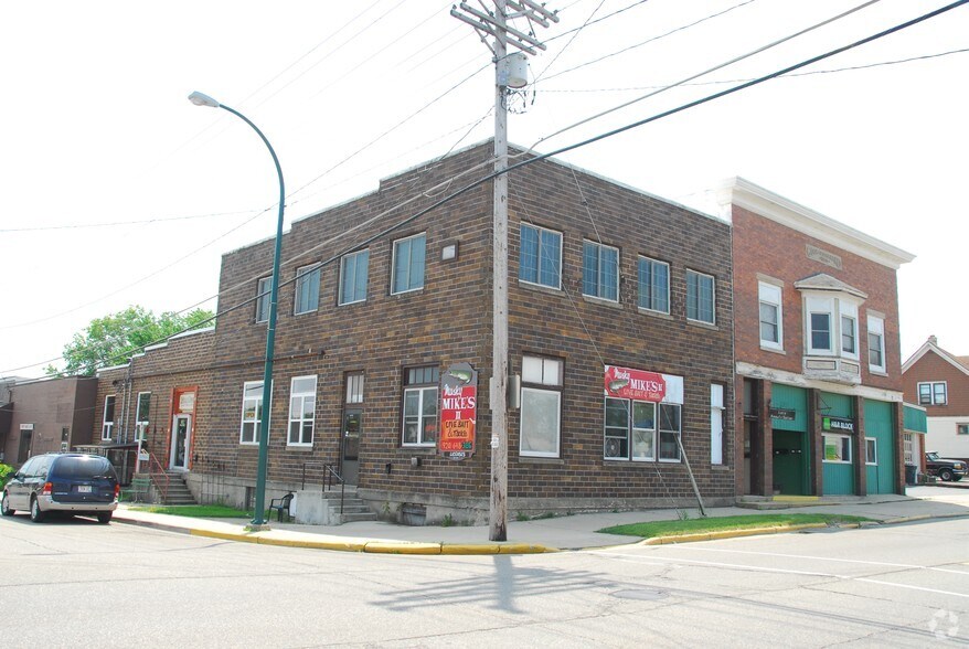 Primary Photo Of 202 S Main St, Lake Mills Storefront Retail Residential For Sale