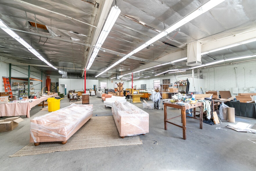 More Photos Of 3040 Rosslyn St, Los Angeles Warehouse For Lease