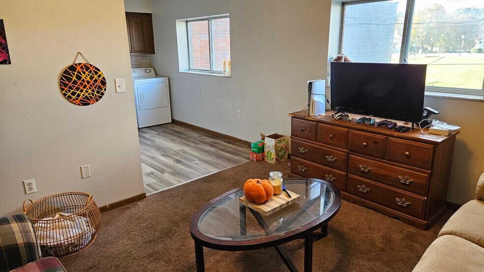 More Photos Of 1216 4th Ave, Huntington Storefront Retail Office For Sale