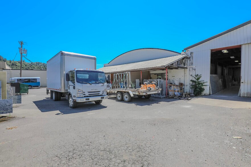 More Photos Of 403 NE Winchester St, Roseburg Freestanding For Sale