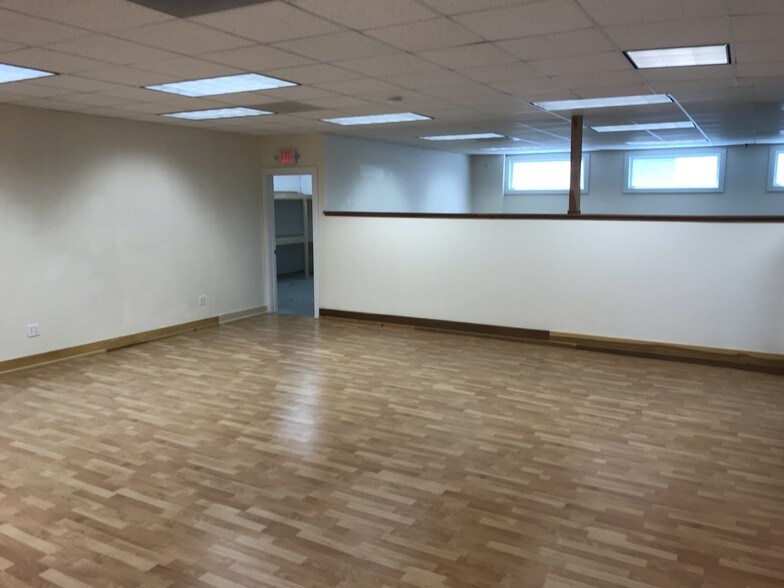 More Photos Of 20 Maplewood Ave, Gloucester Light Distribution For Lease