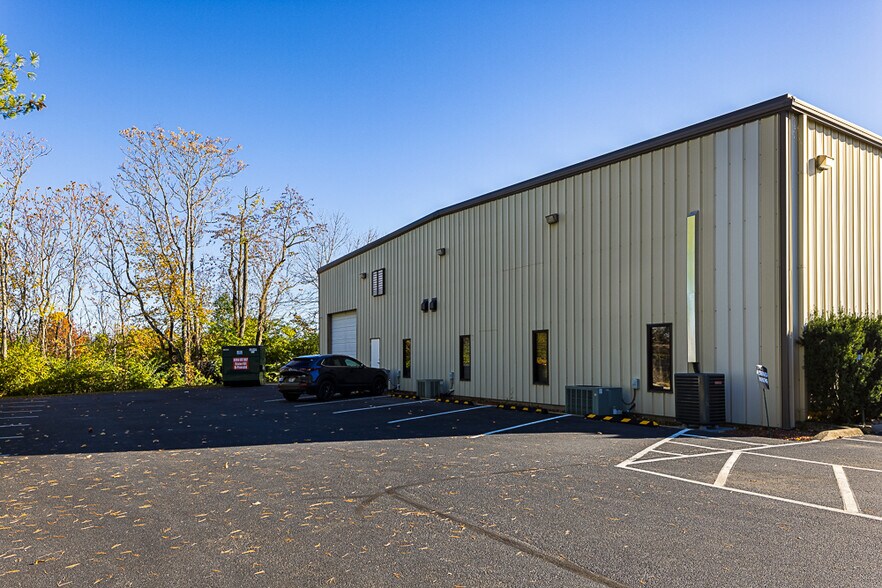 More Photos Of 2528 Wesley St, Johnson City Office For Sale