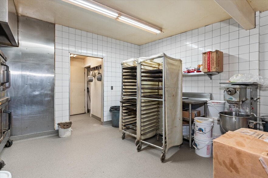More Photos Of 10448 CA-99, Live Oak Supermarket For Sale
