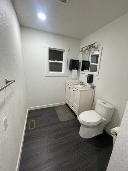 More Photos Of 3070 NW Canal Blvd, Redmond Land For Lease