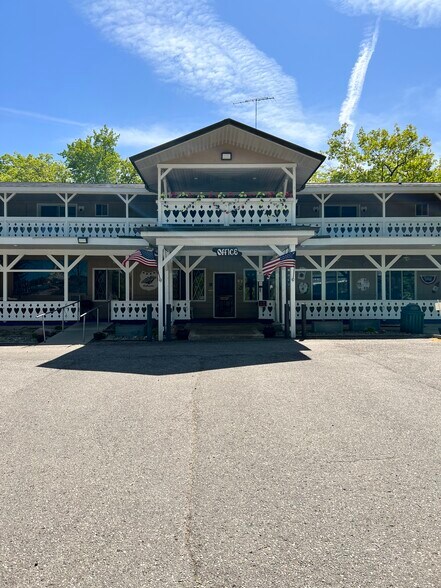 More Photos Of 104 W Houghton Lake Dr, Prudenville Hotel For Sale