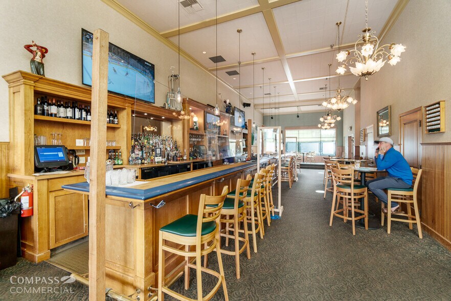 More Photos Of 7535 Falcon Crest Dr, Redmond Restaurant For Sale