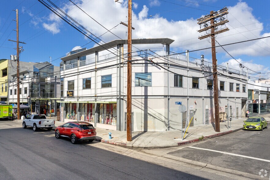 More Photos Of 1013 Crocker St, Los Angeles General Retail For Lease