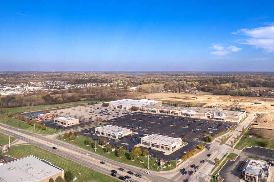 More Photos Of 2400 N Richmond Rd, Mchenry Freestanding For Sale