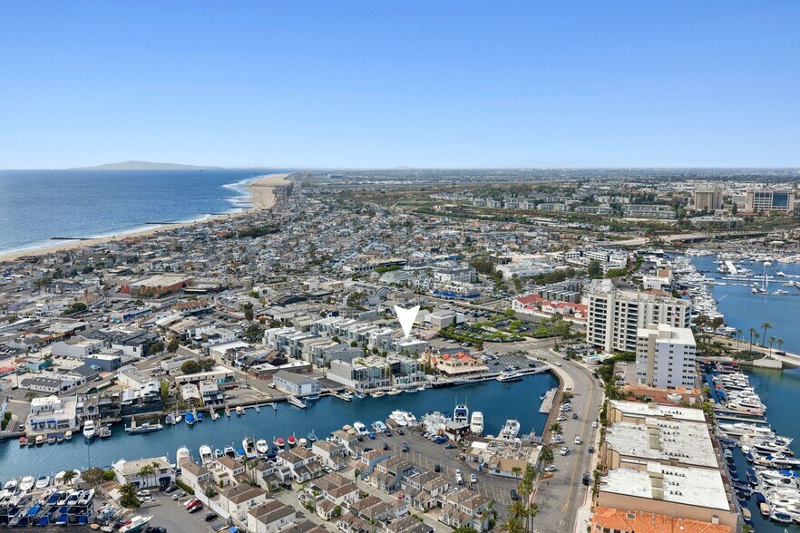 More Photos Of 517 30th St, Newport Beach Freestanding For Sale