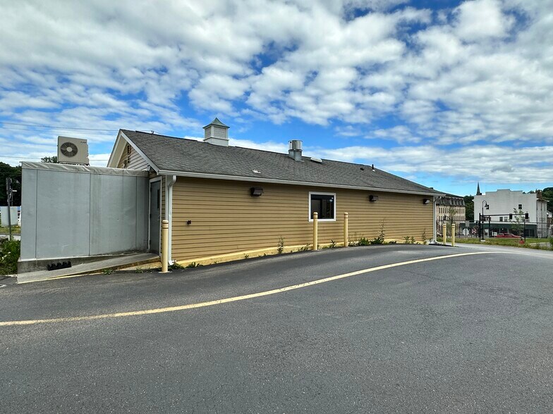 More Photos Of 13 Pleasant St, Spencer Restaurant For Sale