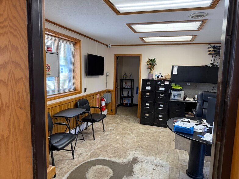 More Photos Of 4881 Pittsburgh Rd, Harrisville Light Distribution For Sale