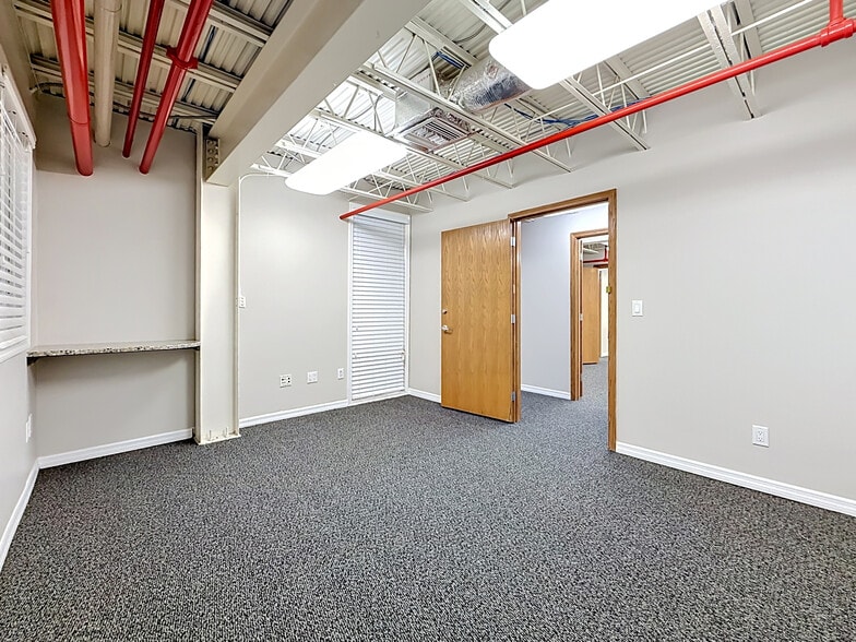 More Photos Of 4677 118th Ave N, Clearwater Manufacturing For Sale
