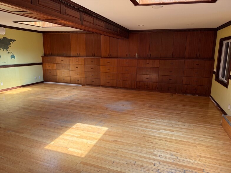 Primary Photo Of 2467-2469 Arthur Ave, Bronx Storefront For Lease