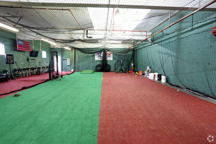 More Photos Of 71 Linden St, Lynn Warehouse For Lease