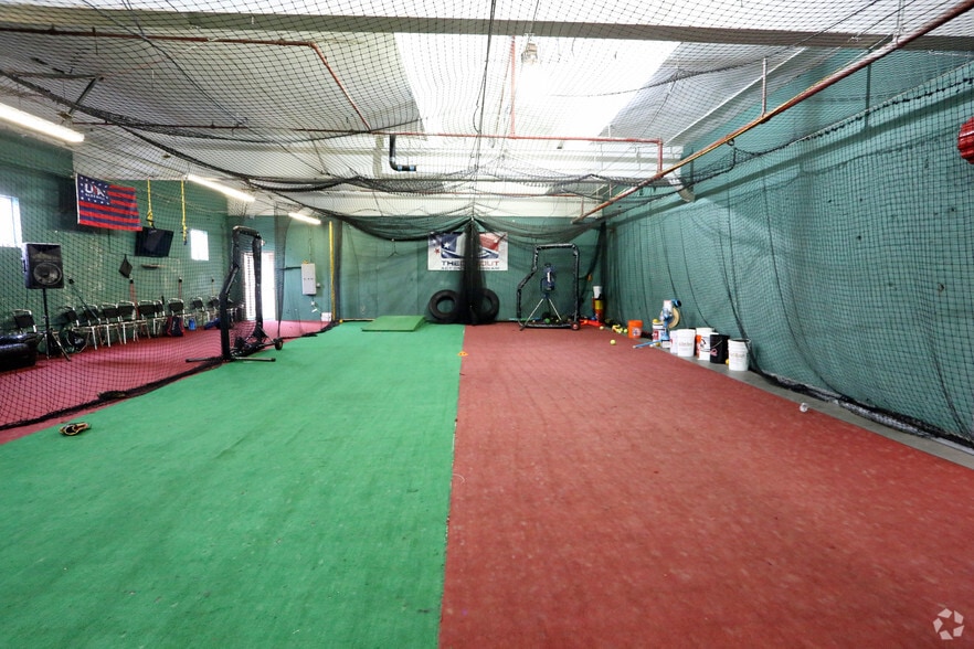 More Photos Of 71 Linden St, Lynn Warehouse For Lease